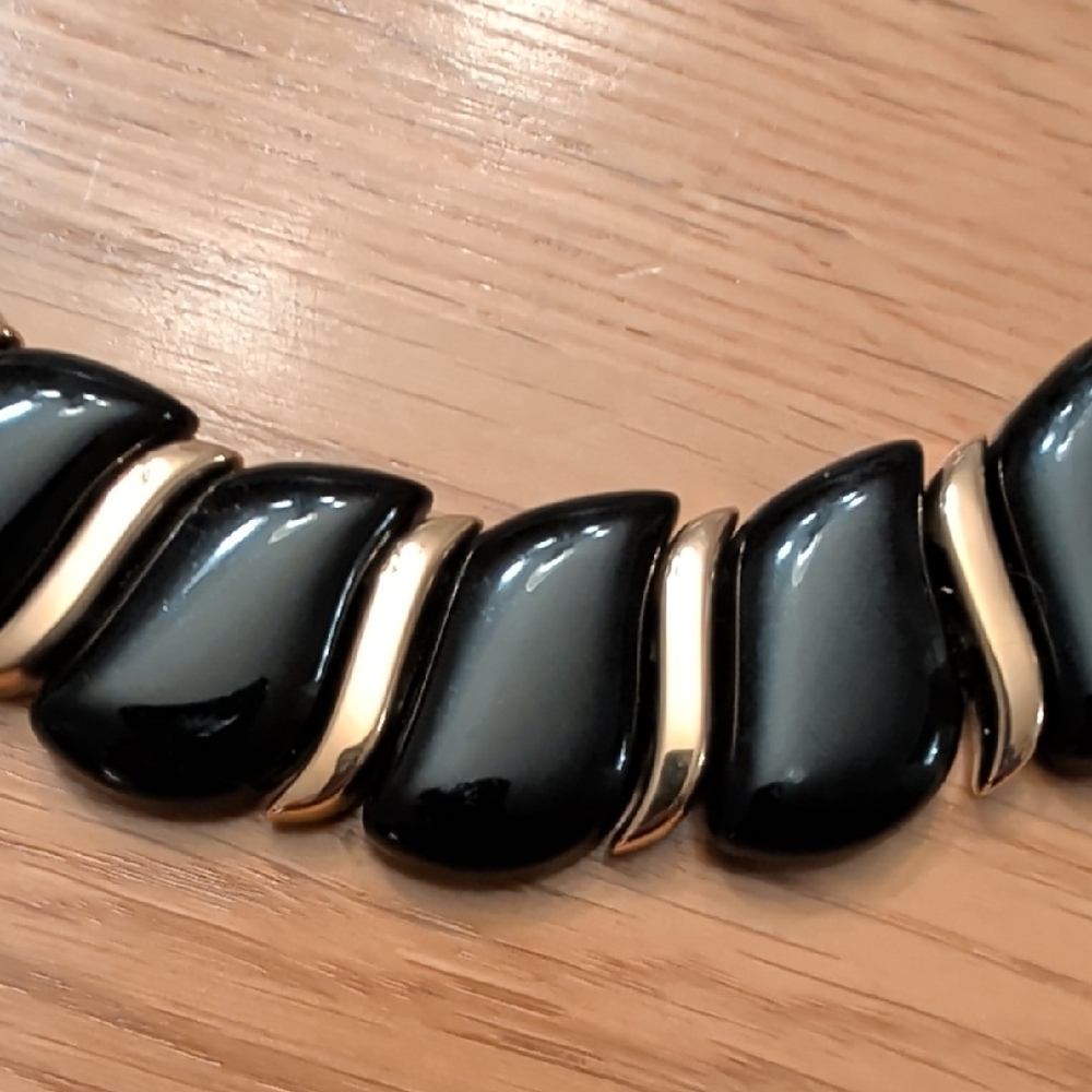 Vintage Black and Gold Necklace - Picture 3 of 4